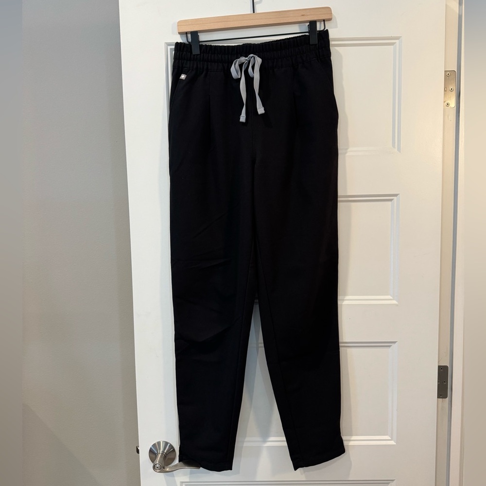 Figs High Waisted Lille Tapered Scrub Pants - Black